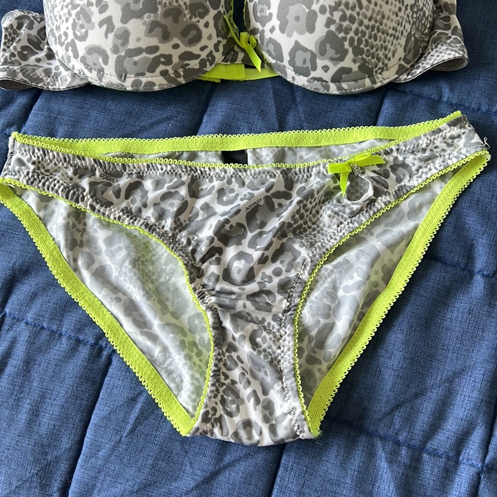 XOXO Bra and Panty Set - Picture 4 of 10